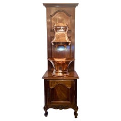 Lavabo français ancien en cuivre sur socle en noyer sculpté, vers 1880-1890