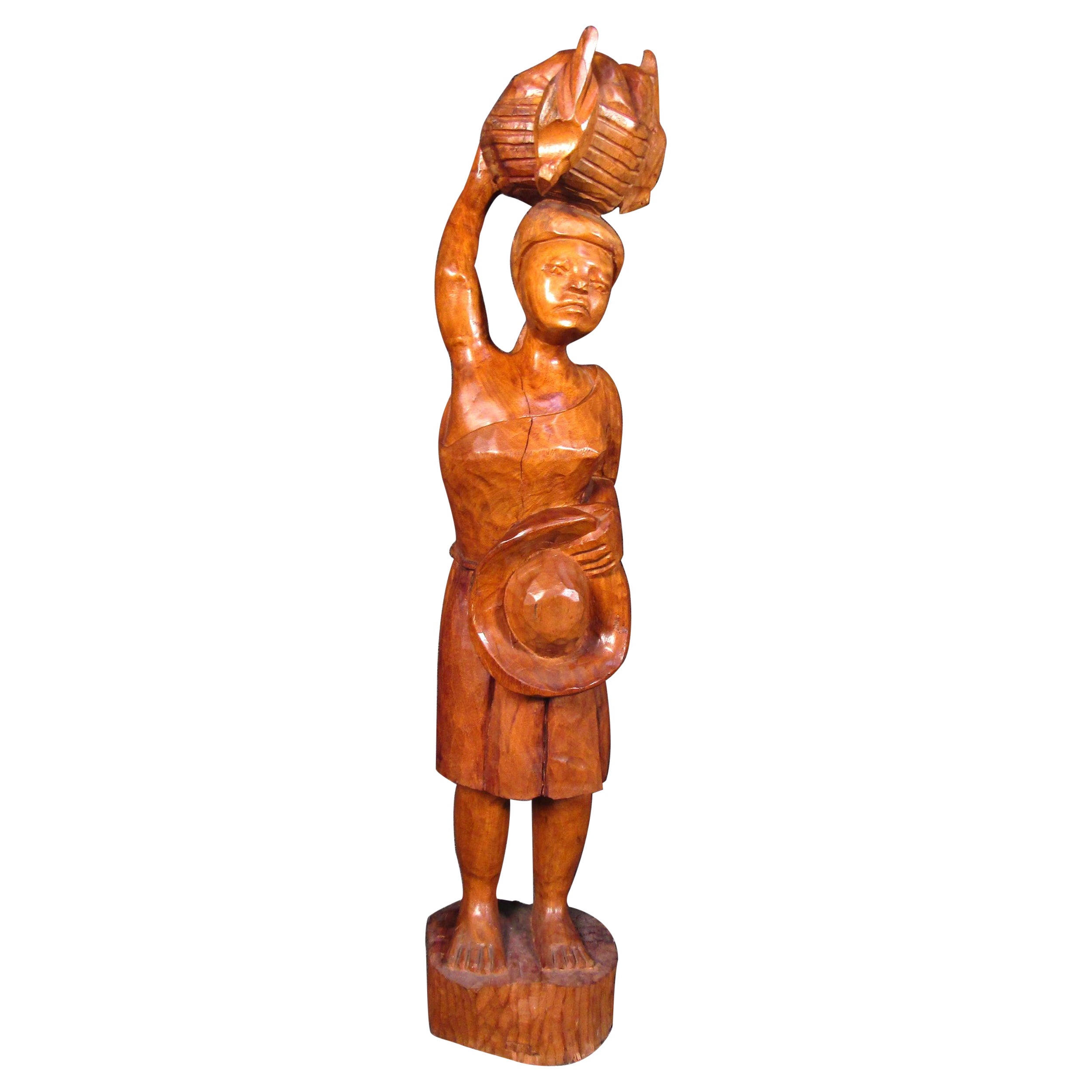 Sculpture en bois sculpté de style africain unique en vente