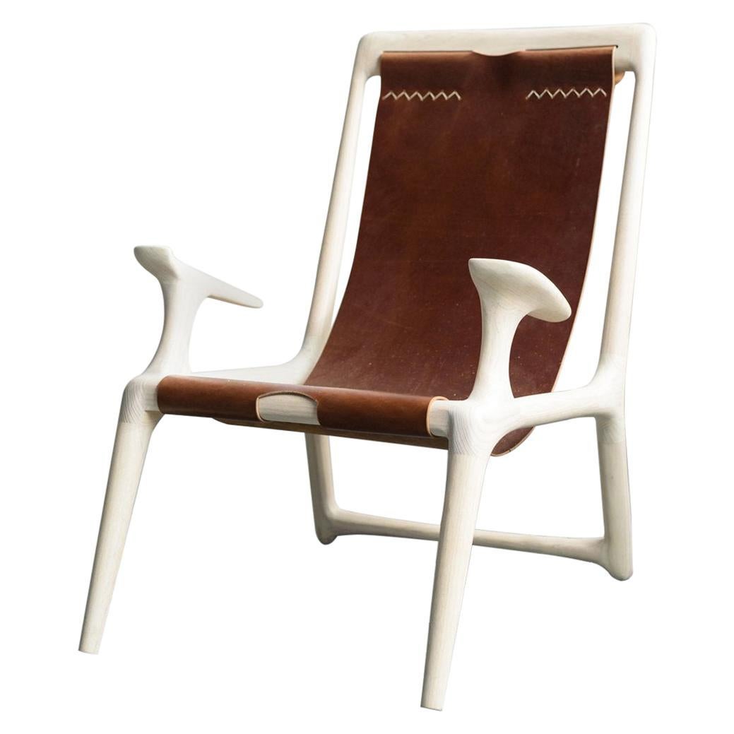 Weißer Sling Chair aus Eschenholz und Leder von Fernweh Woodworking im Angebot