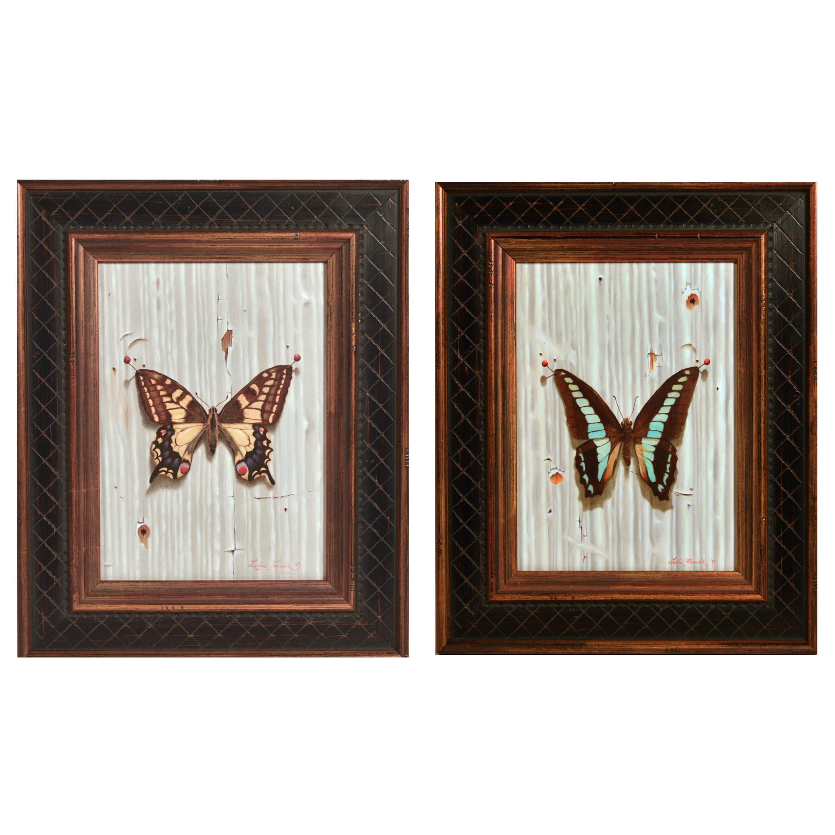 Paar Trompe-l'oeil-Gemälde von Schmetterlingen von Leslie Formalik, datiert 2013 und 201