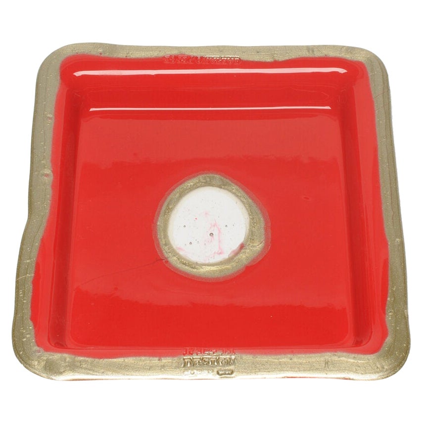 Bandeja cuadrada pequeña Try-Tray en rojo mate, bronce by Gaetano Pesce