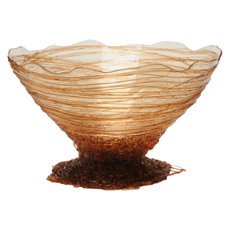 Cesta de resina Ogiva XL en transparente y ámbar de Gaetano Pesce