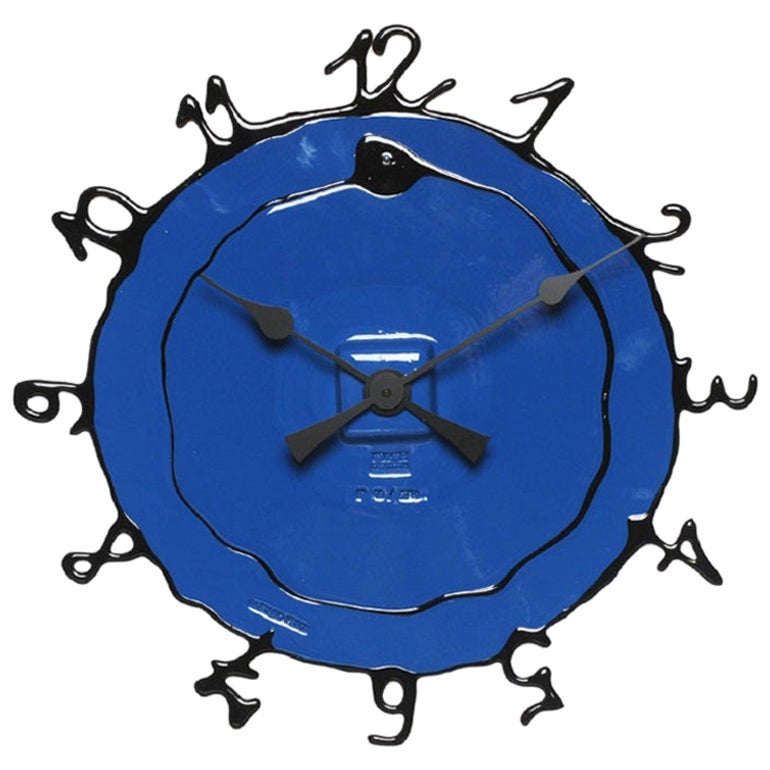 Reloj redondo, grande en azul mate y negro de Gaetano Pesce