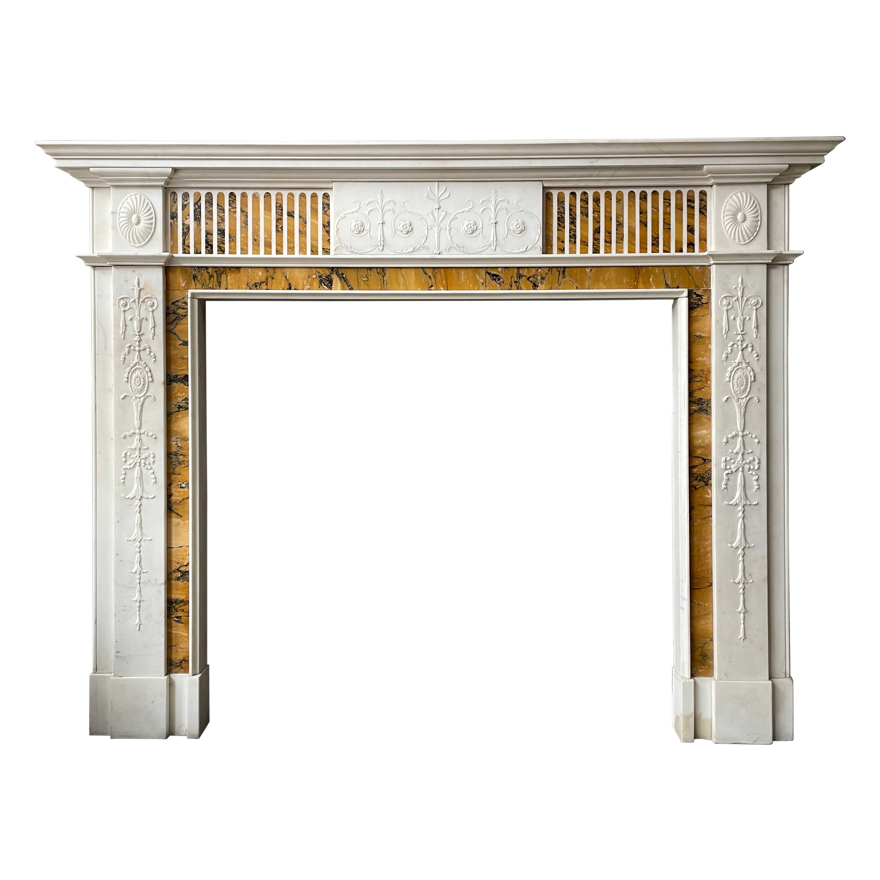 Cheminée néoclassique du 19ème siècle en marbre statuaire blanc et marbre de Sienne
