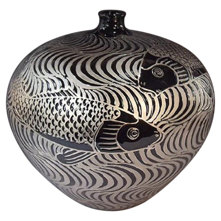 Vase japonais contemporain en porcelaine noire et platine par un maître artiste, 9 en vente