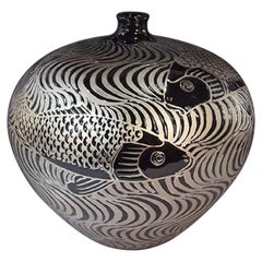 Vase japonais contemporain en porcelaine noire et platine par un maître artiste, 9