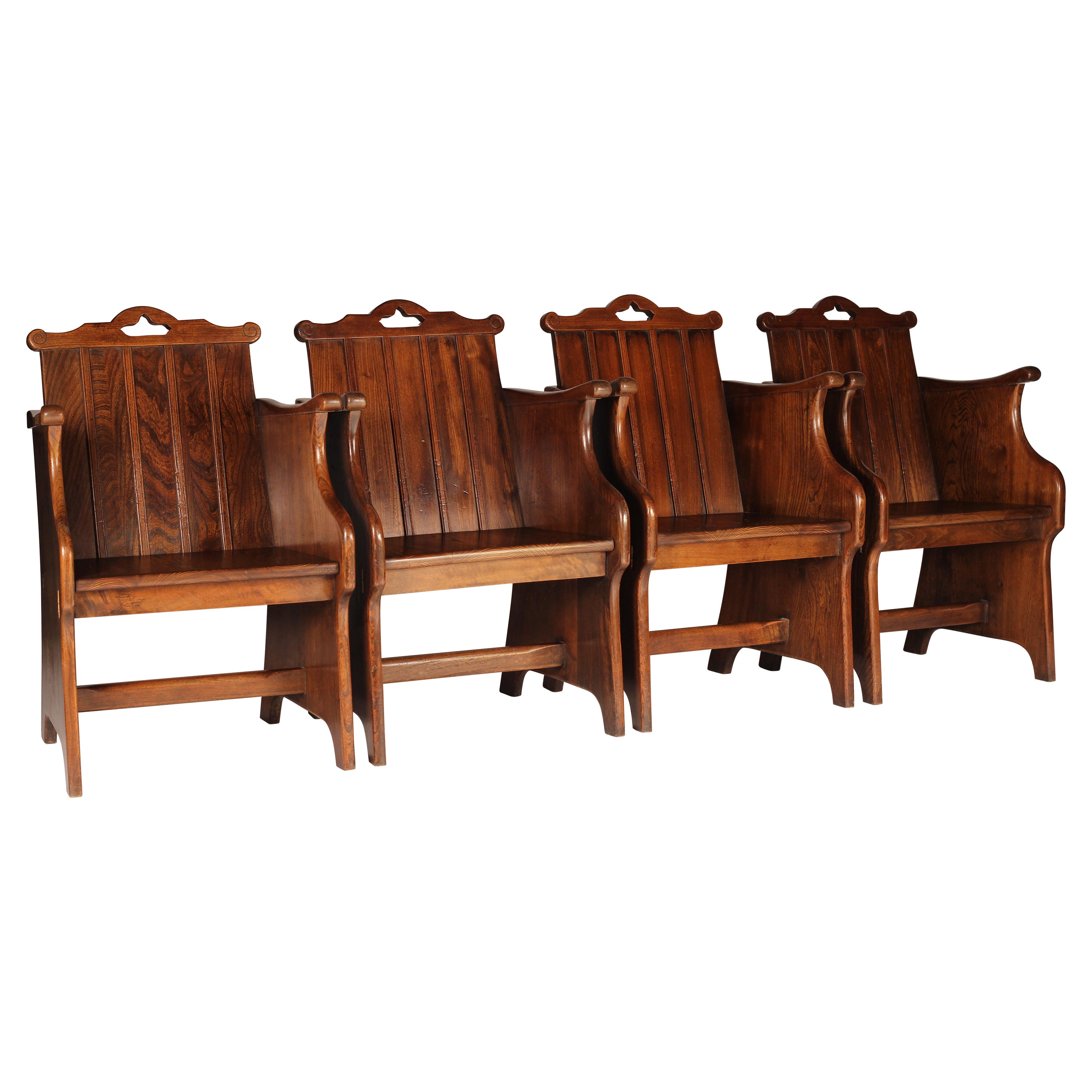 Set von Arts and Crafts-Stühlen aus Ulmenholz mit getäfelten Rückenlehnen und Traggriffen im Angebot