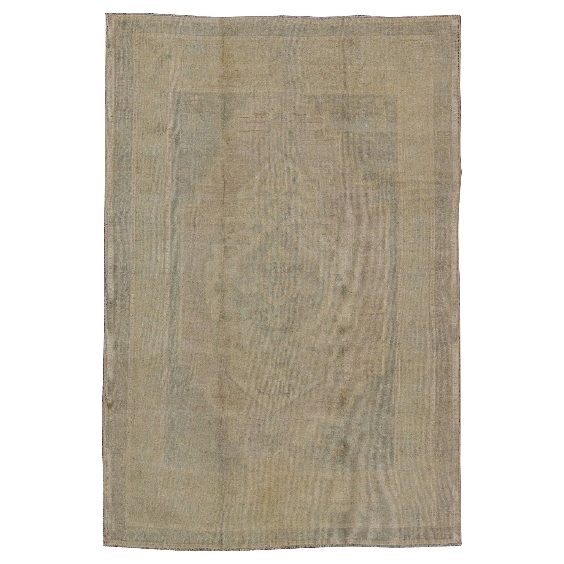 Türkischer Oushak-Teppich in neutralen Farben, Taupe, Grau und Elfenbein