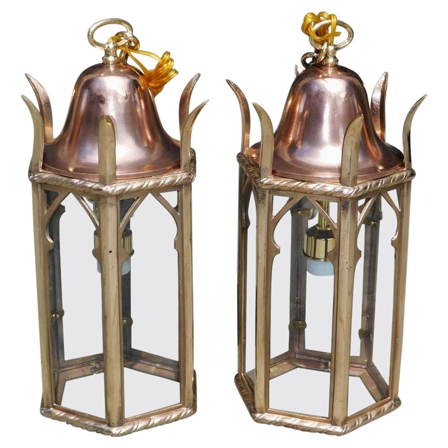 Pareja de faroles colgantes decorativos americanos de cobre y latón, c. 1850