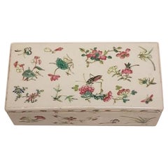 Chinese Scholar Pen Box in Porcelain with Two Rooms and a Lid