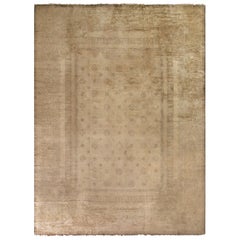 Tapis d'Oushak ancien noué à la main à motif floral beige et marron par Rug & Kilim