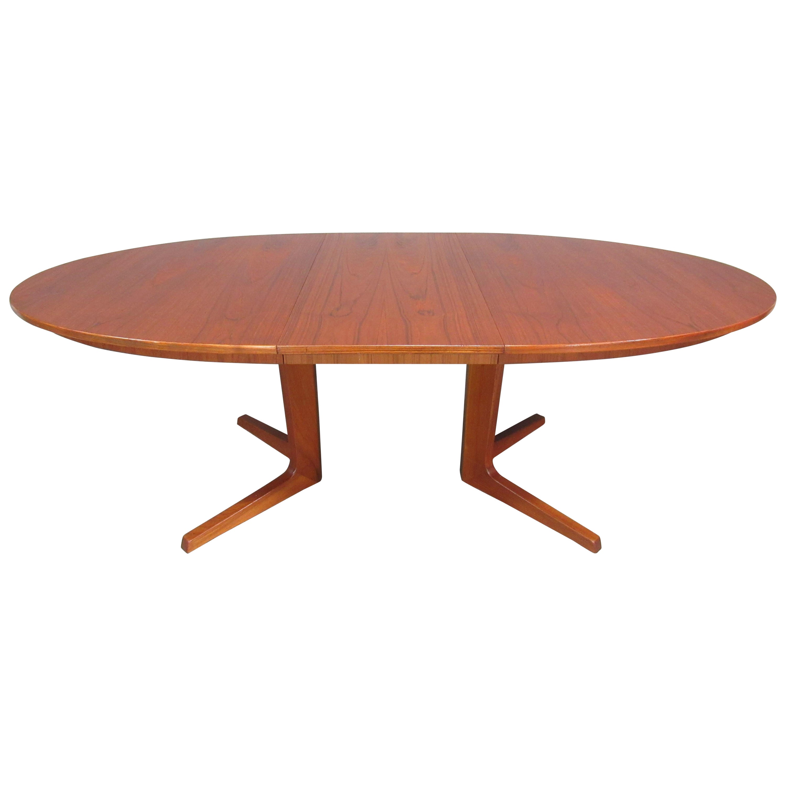 Table de salle à manger à rallonge danoise moderne du milieu du siècle dernier en teck par Gudme, vers 1970