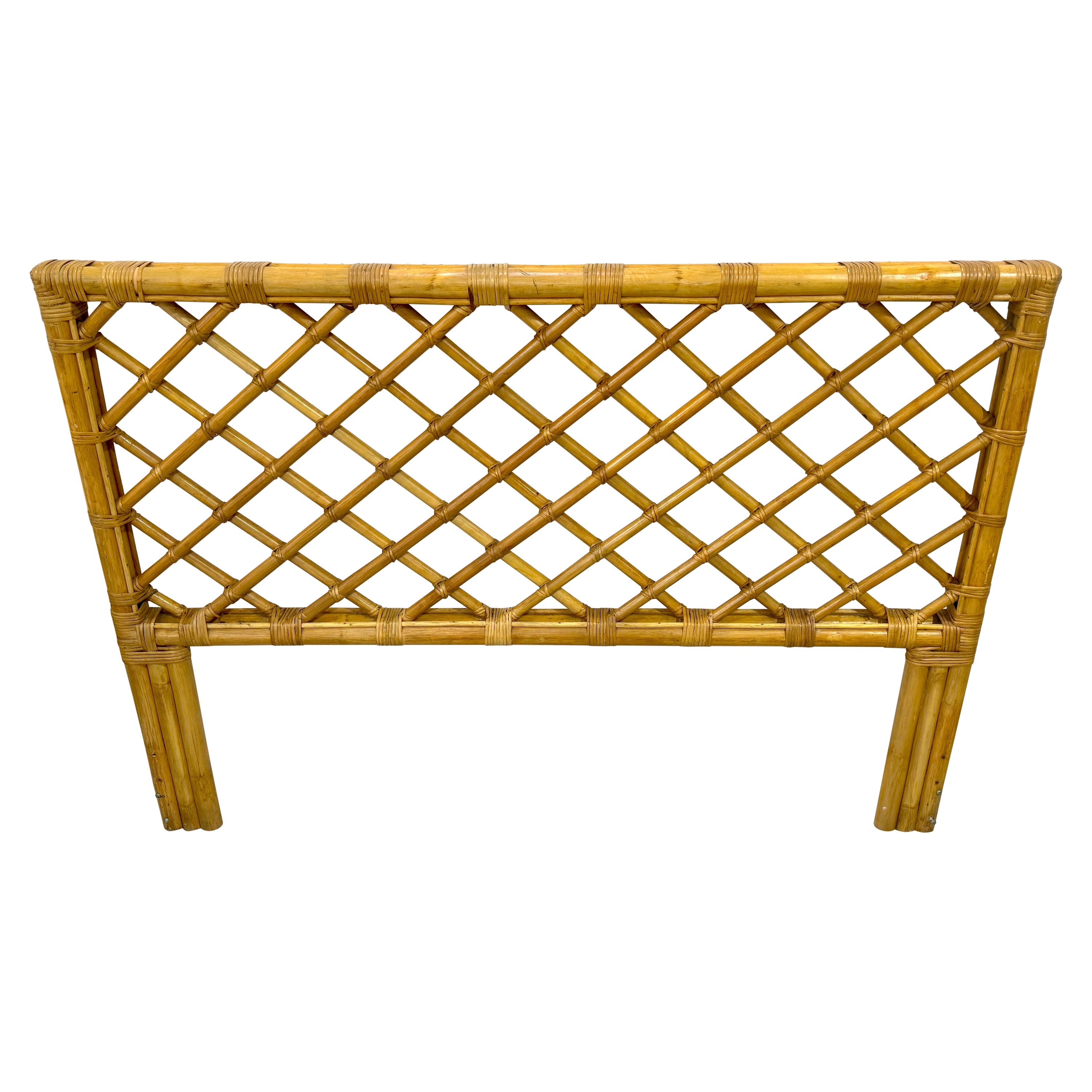 Testiera moderna in bambù e rattan con motivo a traliccio, CIRCA 1960