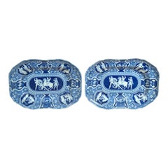 Pareja de Platos de Postre Azules con Diseño Griego Neoclásico Spode de la Época de la Regencia