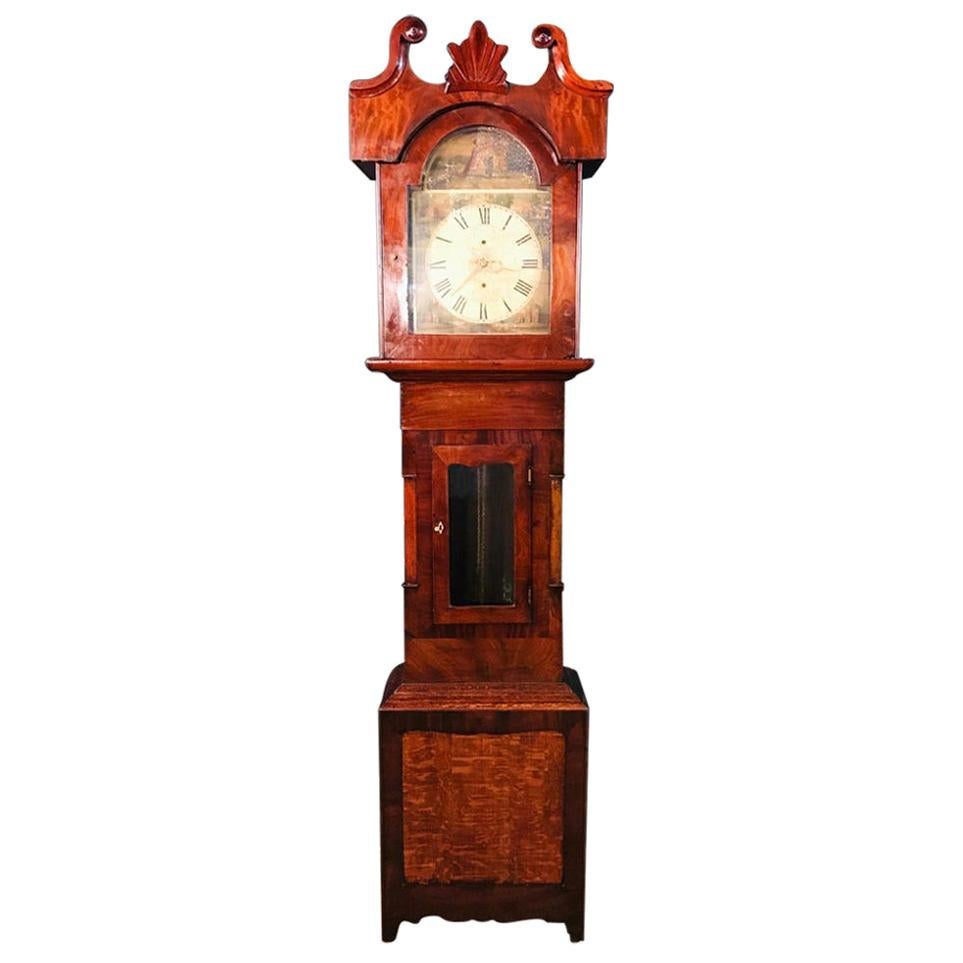 Horloge de parquet anglaise du 19ème siècle avec boîtier en acajou de style grand-père