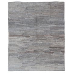 Tapis moderne et inhabituel dans des tons neutres et gris argenté avec un design discret