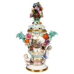 Magnifique vase à couvercle de Meissen "Pot-pourri avec Cupidons":: par Kaendler:: vers 1850