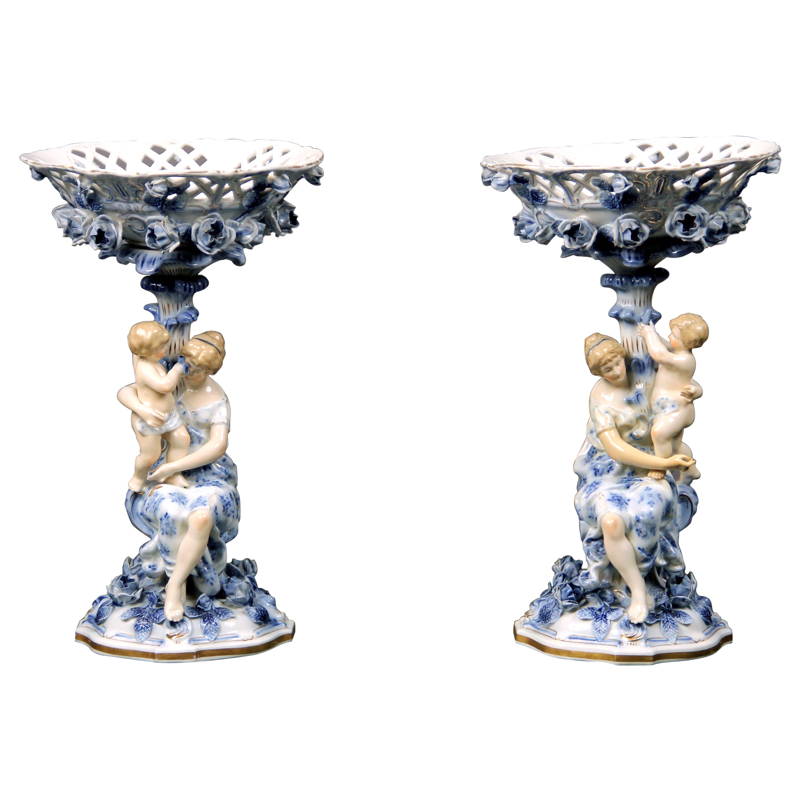 Pair of Early 20th Century Continental Porcelain Compotes For Sale