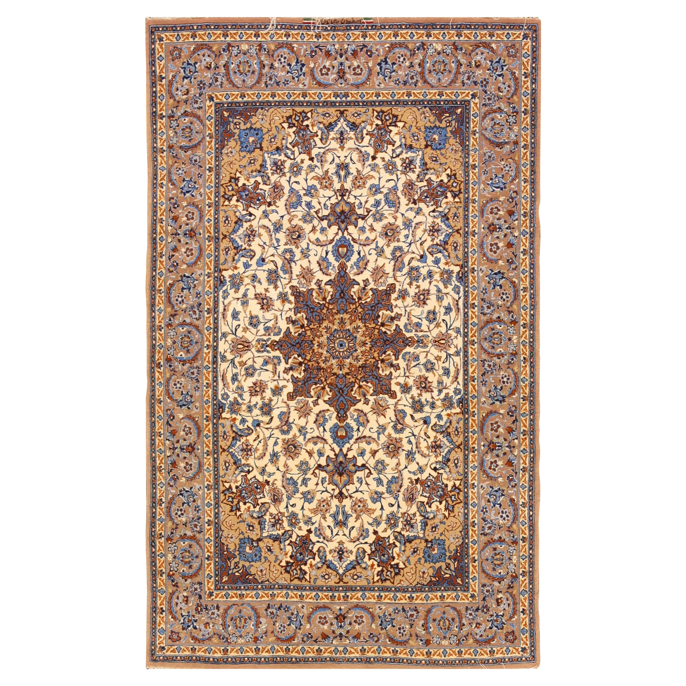 Mid 20th Century Persian Isfahan Carpet ( 5'1" x 8' - 155 x 245 )  For Sale