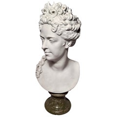 Antico busto di Diana, dea della caccia, in porcellana di bisquit del XIX secolo.