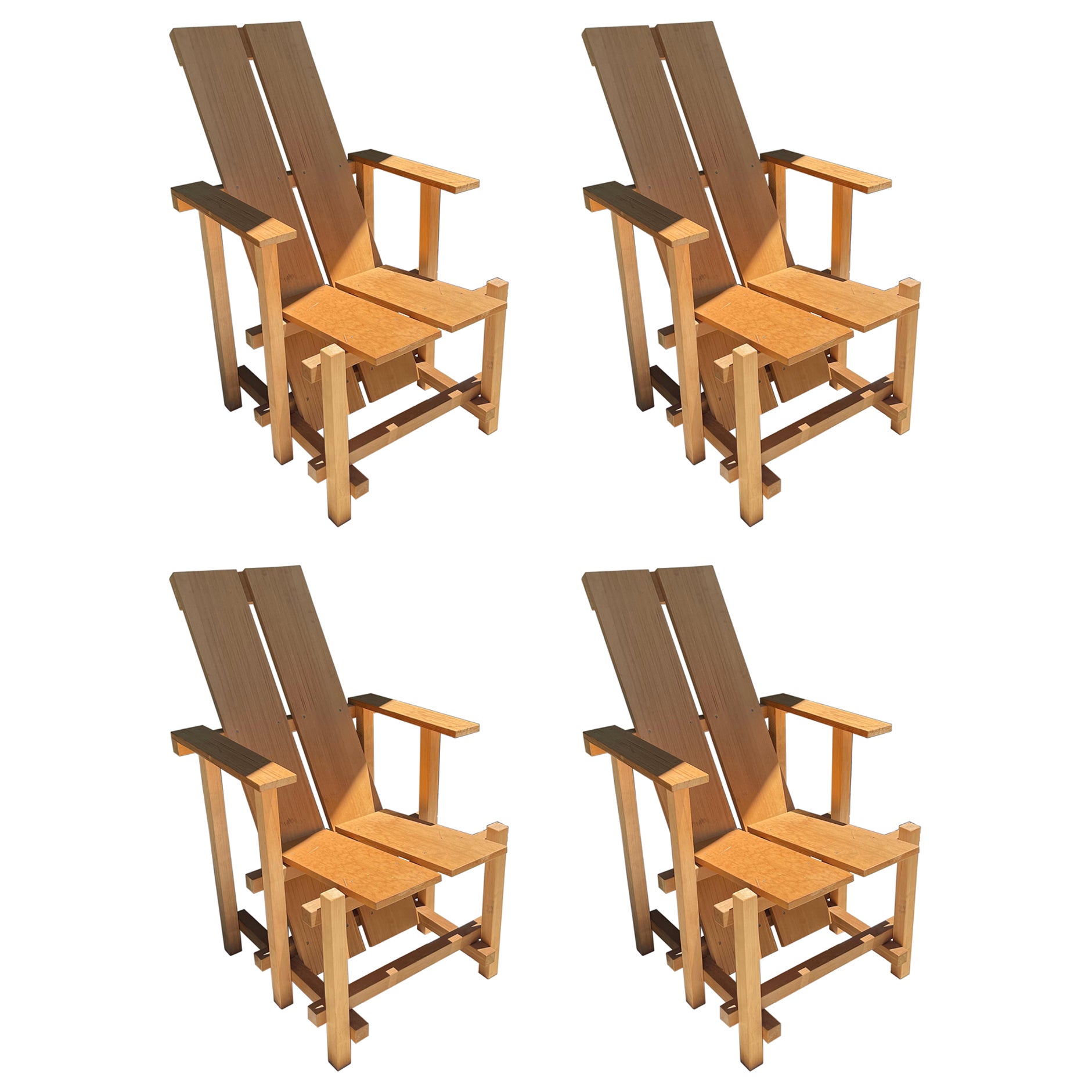 Satz von 4 geometrischen Stühlen aus Zedernholz für den Außenbereich, inspiriert von Gerrit Rietveld im Angebot