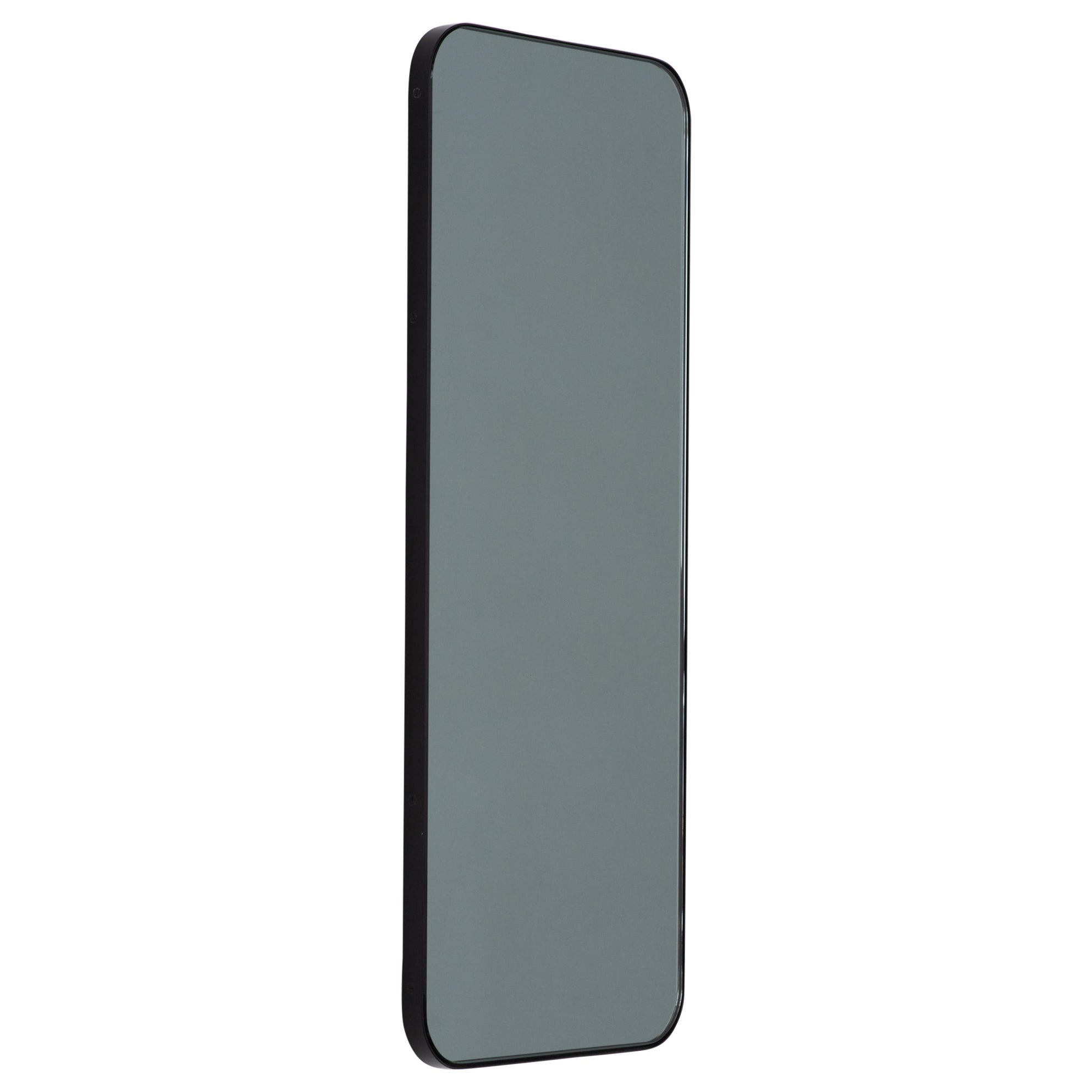 Quadris Black Tinted Rectangular Minimalist Mirror with a Black Frame, XL (miroir minimaliste rectangulaire teinté noir avec cadre noir) en vente