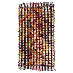 Tapis Kilim tribal à bandes de 4,8 x 9 pieds avec pompons colorés. Couvre-lit, suspension murale