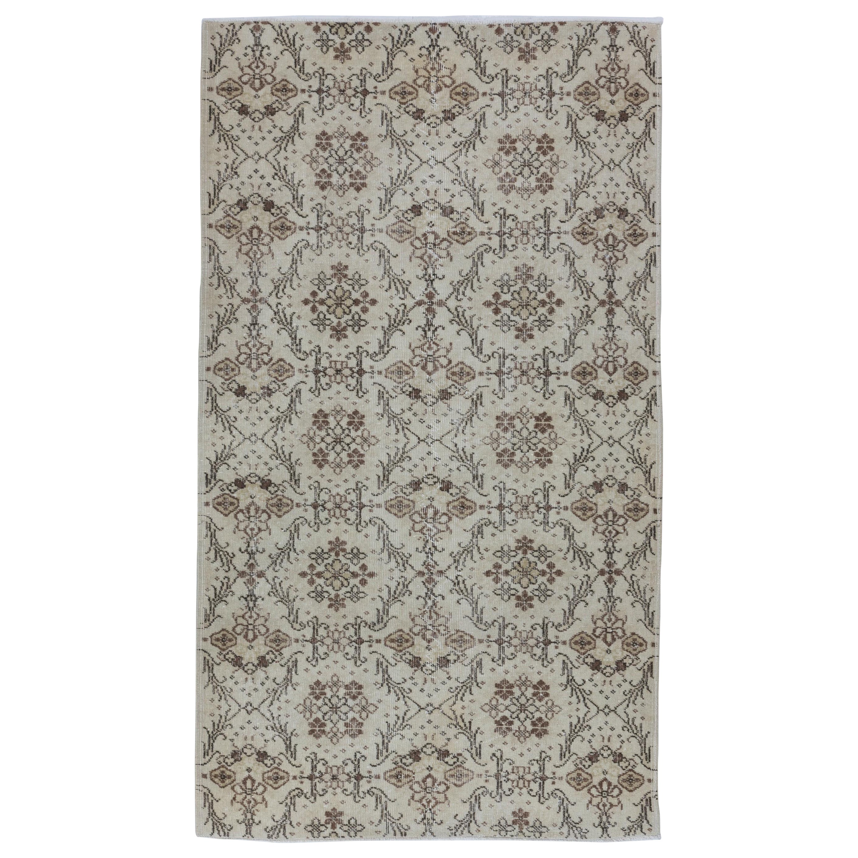 4x7 ft Vintage Handmade Turkish Accent Rug, Ideal for Home and Office For Sale