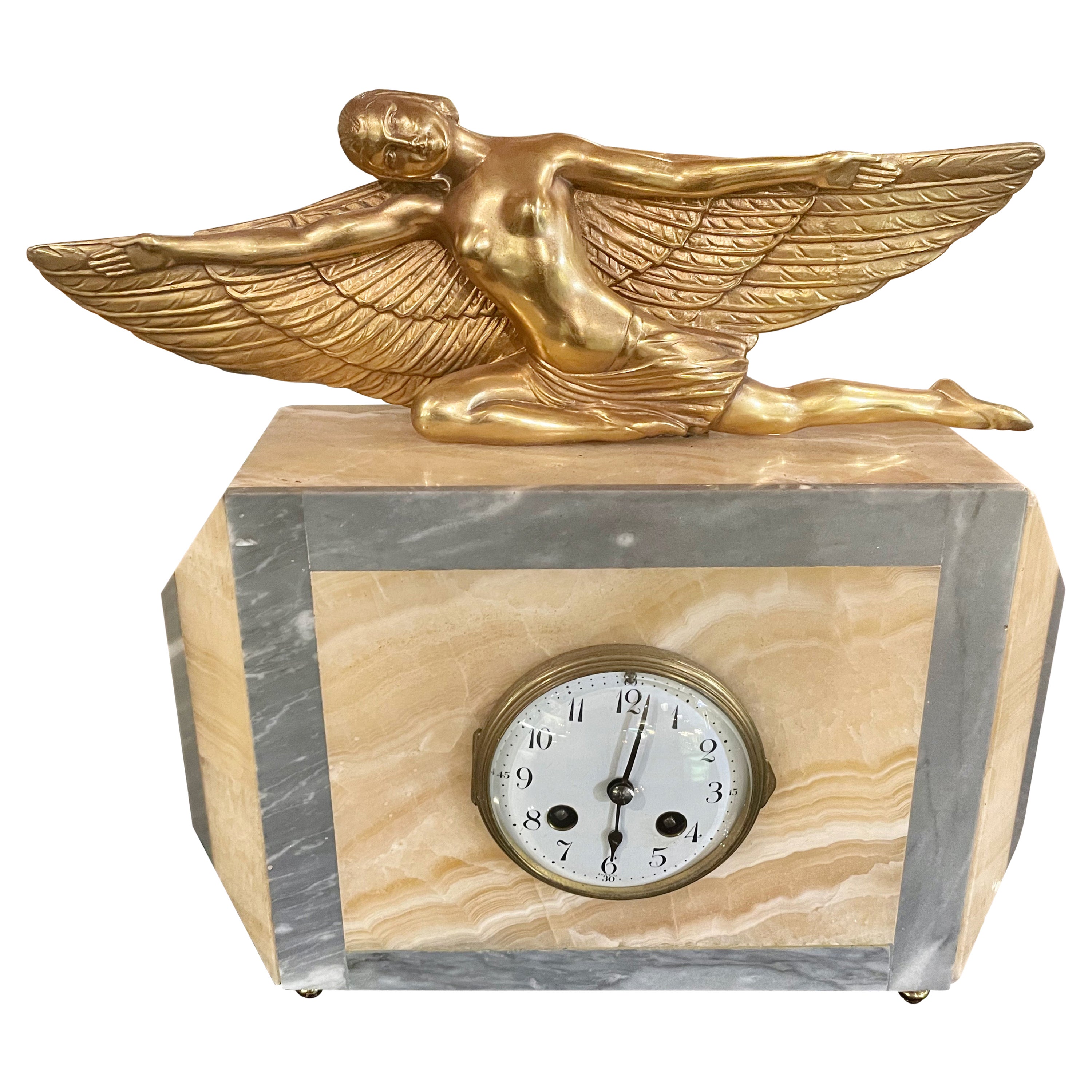 Horloge française Art déco avec statue dorée de Lady Icarus et ornements en marbre