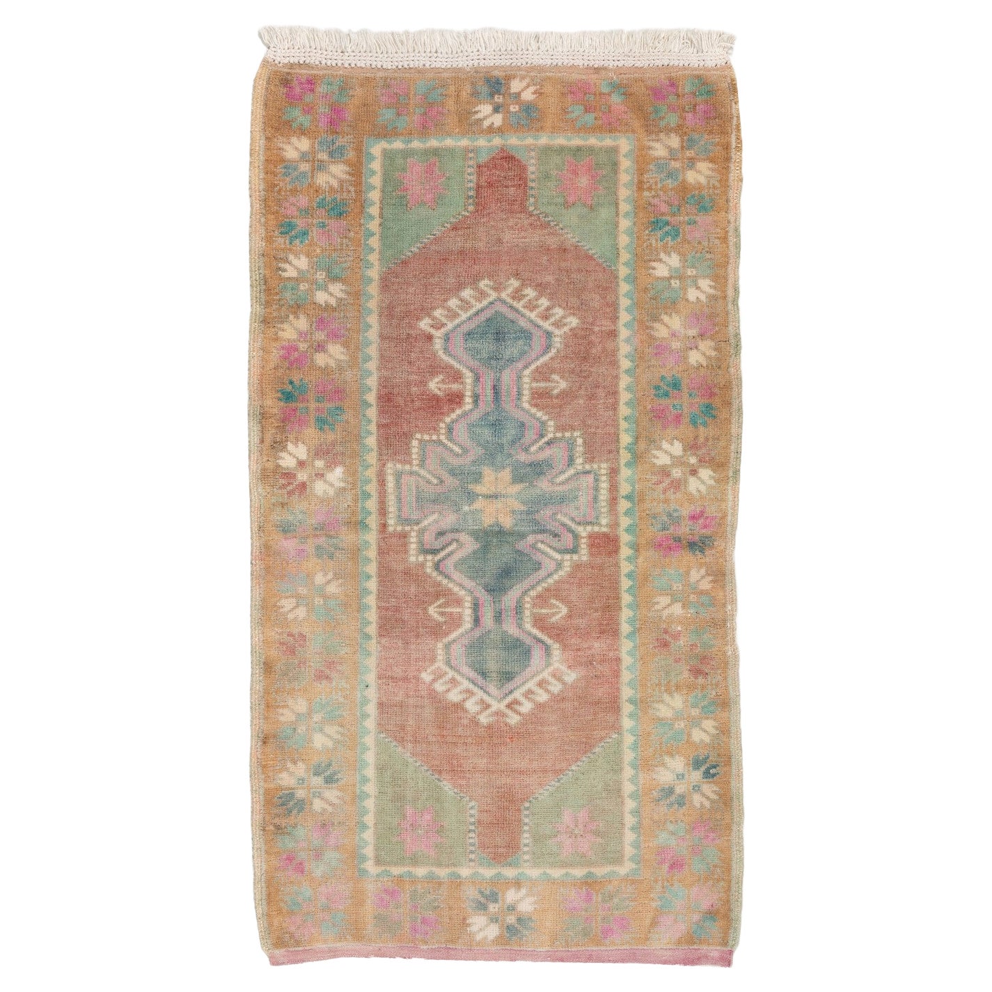 2.8x4.7 Ft Handmade Vintage Turkish Accent Rug in Soft Color with Soft Wool Pile For Sale