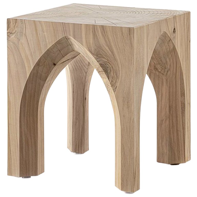 Hocker aus Zedernholz im gotischen Stil