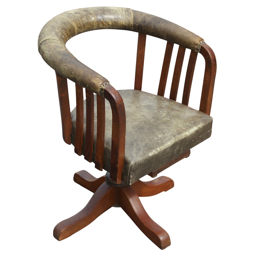 Chaise de bureau pivotante en bois ancien de la fin du XIXe siècle et en cuir en vente