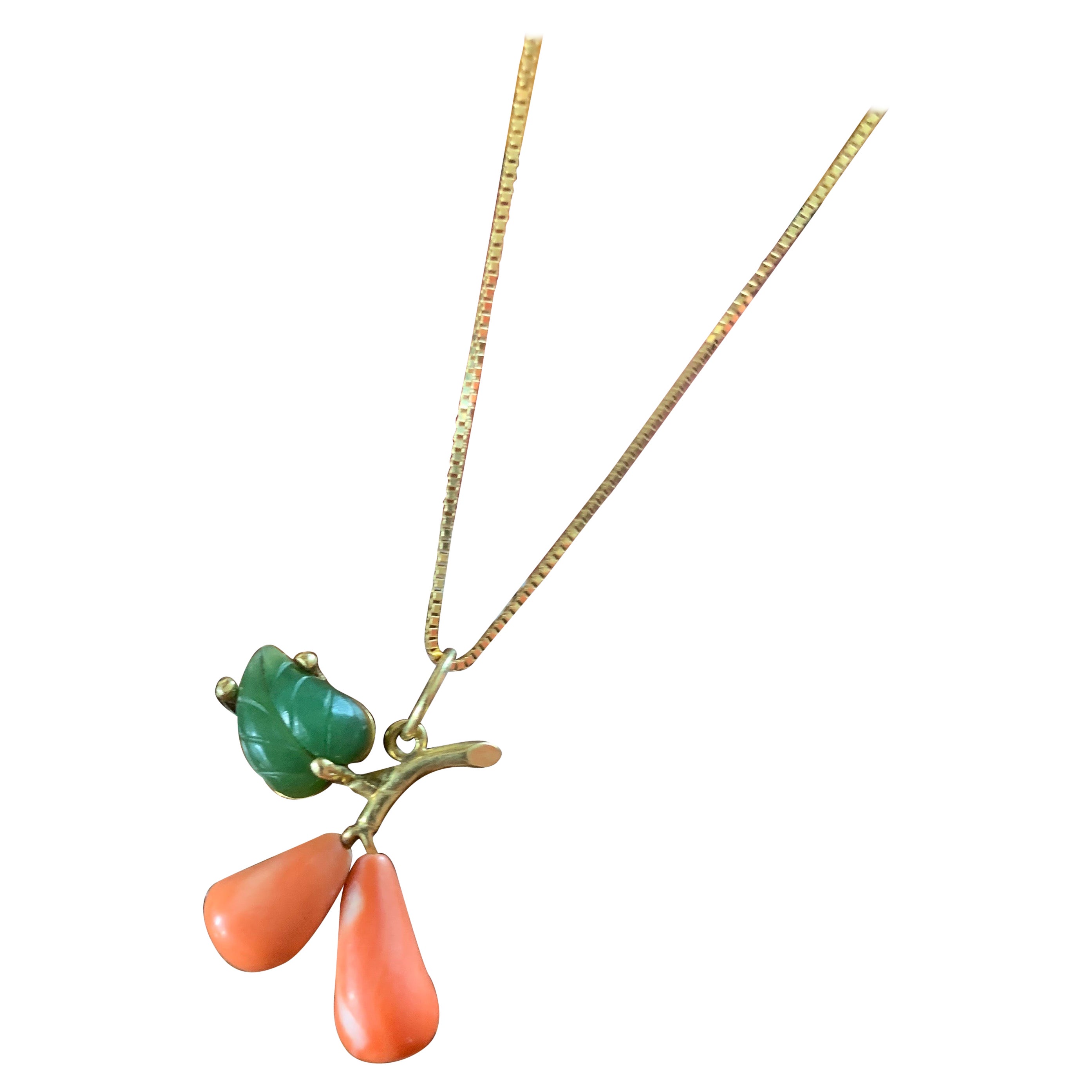 20th Century French Vintage Yellow Gold and Coral Pendant "Pears" For Sale