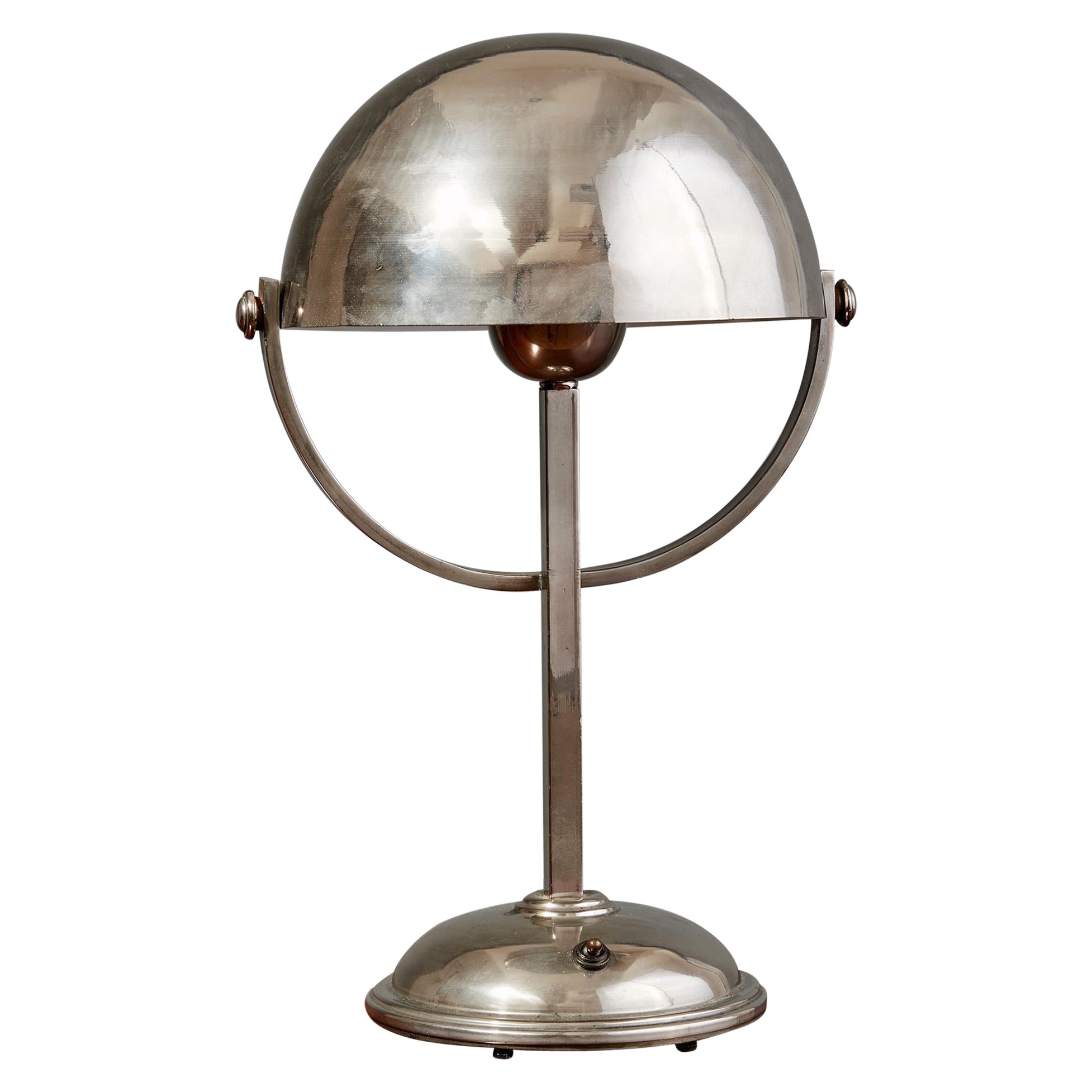 Lampe de table de style Felix Aublet en métal nickelé avec abat-jour arrondi, France, années 1930