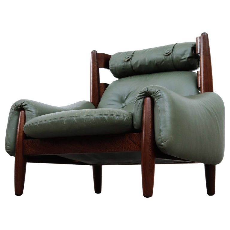 Chaise longue brésilienne en cuir vert inspirée par Percival Lafer sur  1stDibs