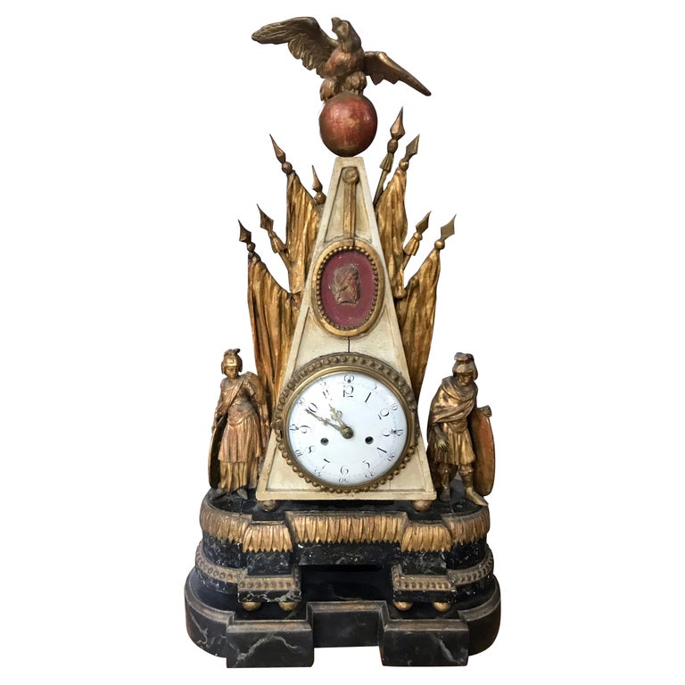 Horloge italienne néoclassique en bois doré à la feuille En vente sur  1stDibs