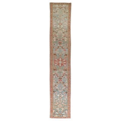 Tapis de couloir long persan vintage