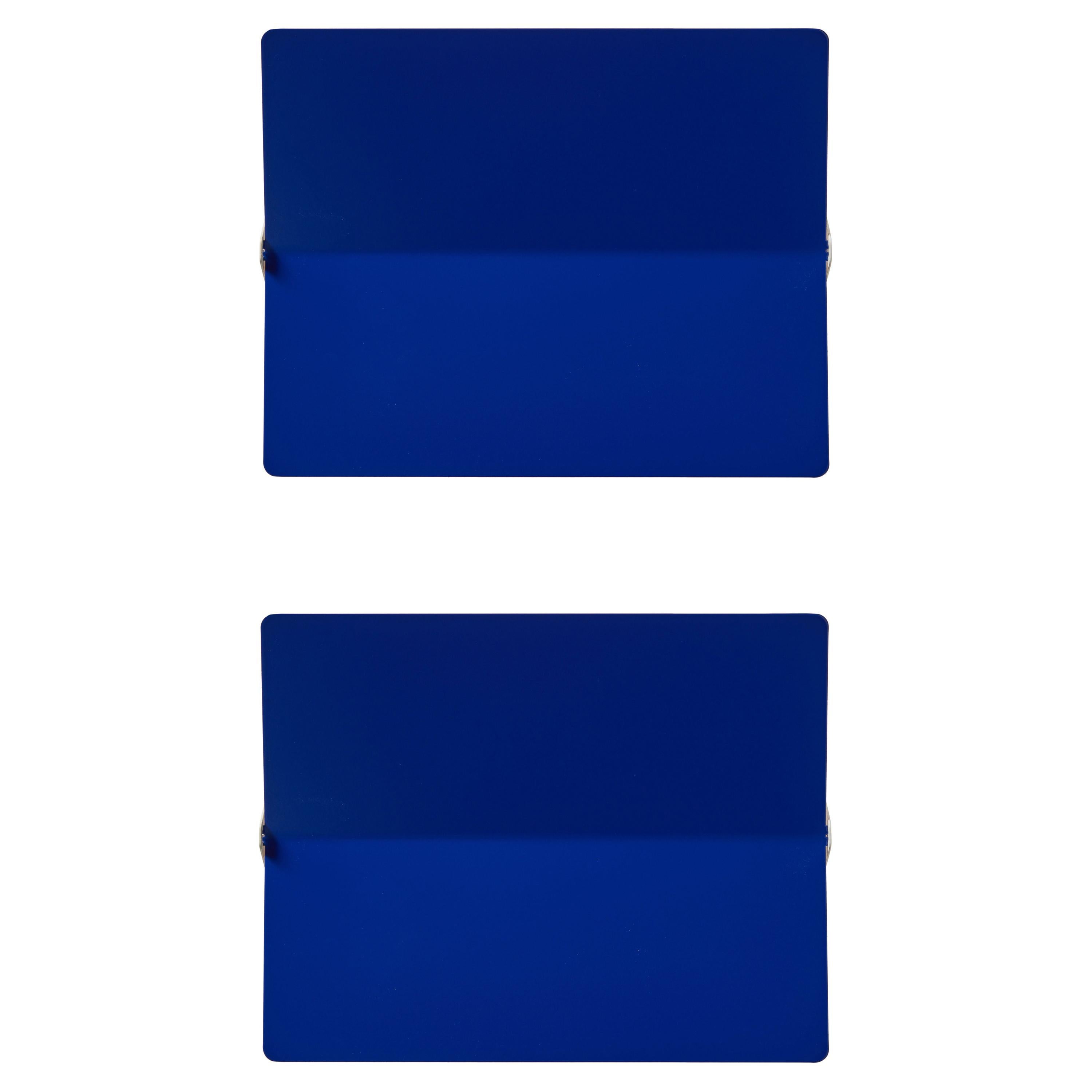 Grande applique 'Applique À Volet Pivotant Plié' de Charlotte Perriand en bleu