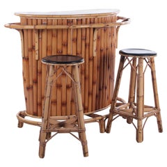 Bar Tiki en bambou vintage avec 2 tabourets de bar