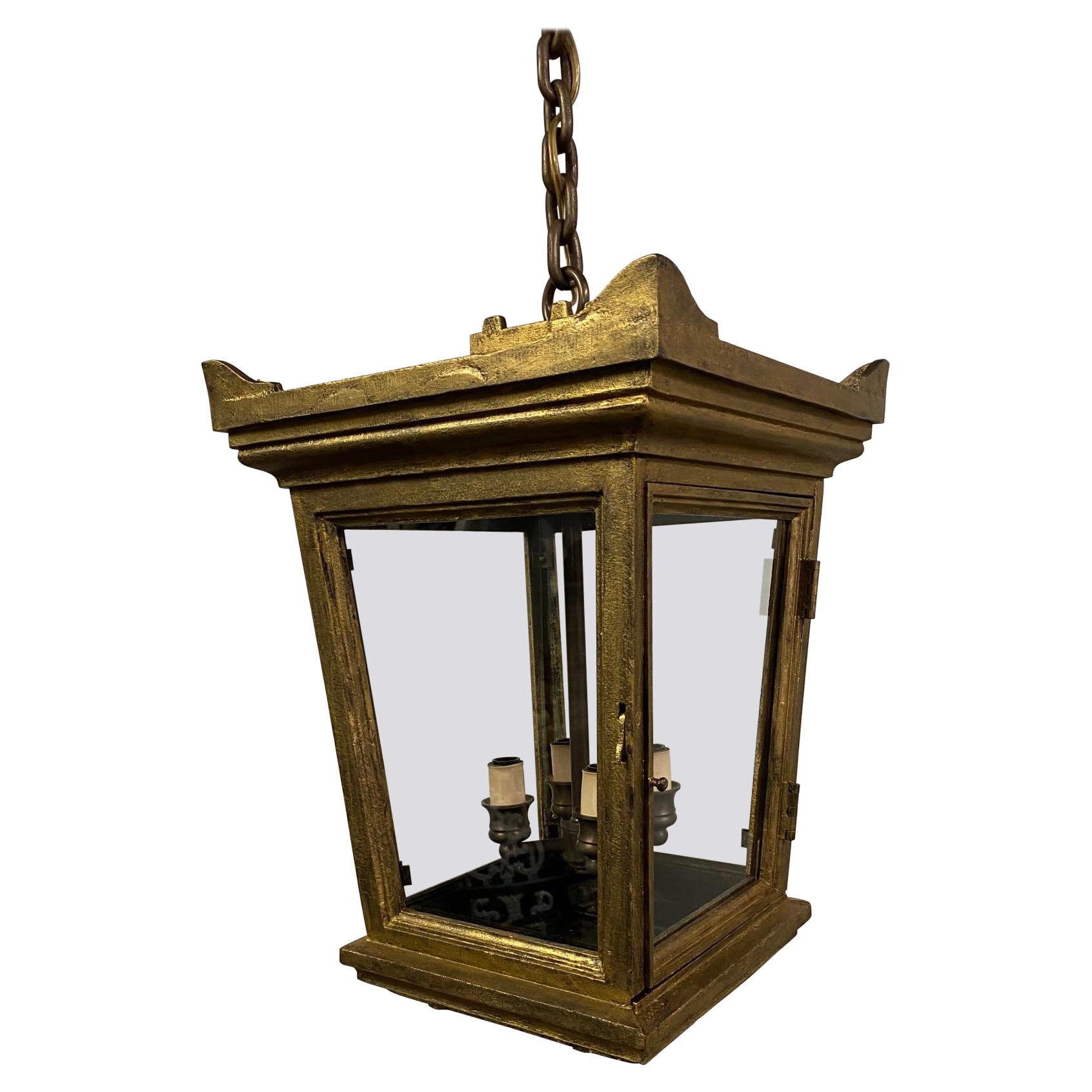 Lanterne suspendue ancienne en fer de style Régence de couleur or
