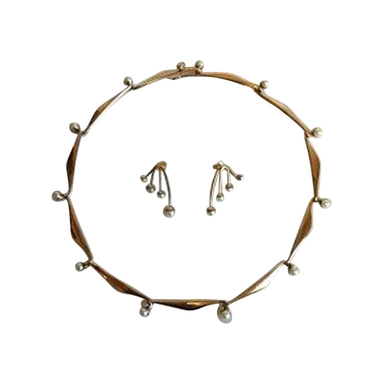 Bent Knudsen Secmented Necklace and Earsticks in 14 K Gold with Pearls For Sale