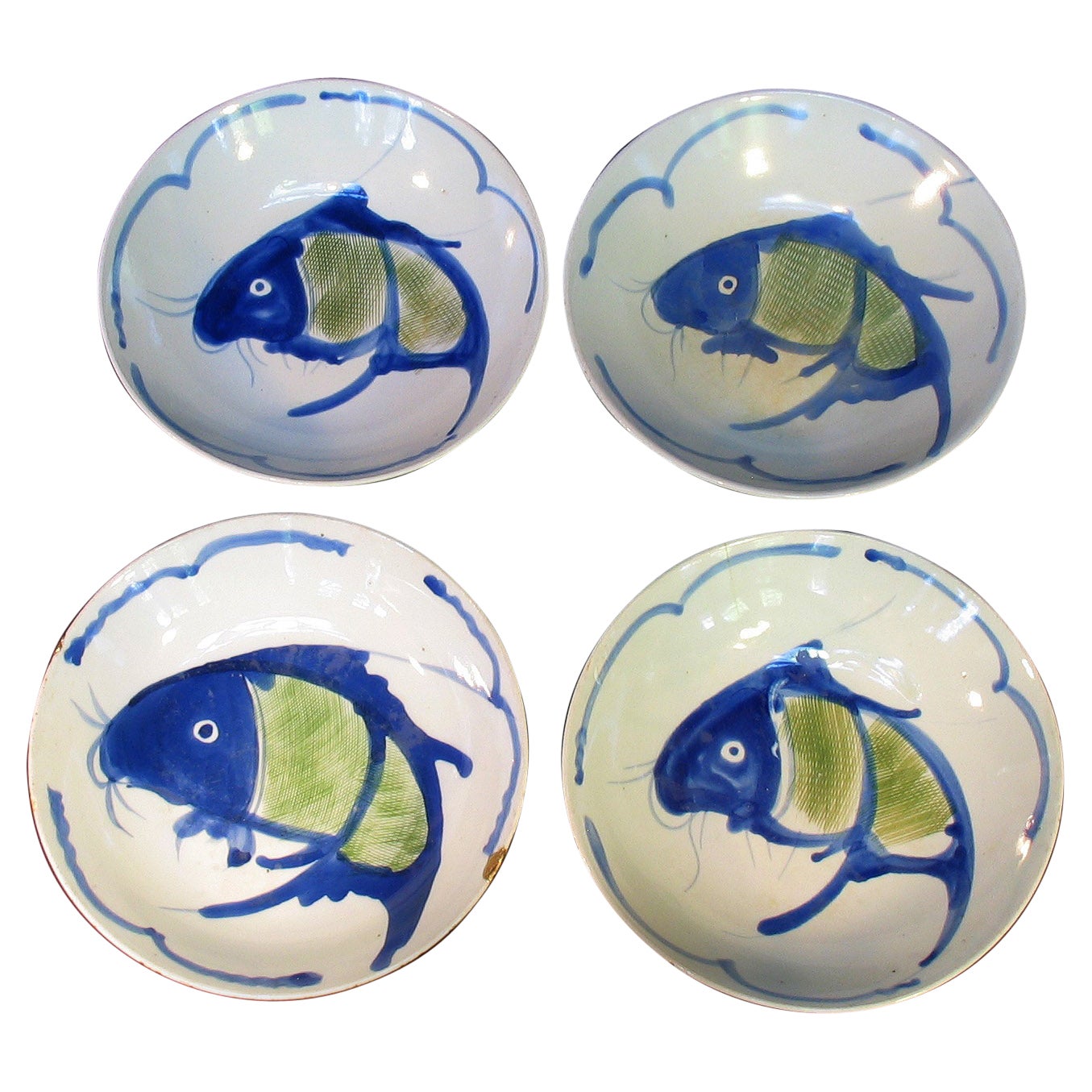 Lot de quatre bols chinois en porcelaine peints à la main en vente