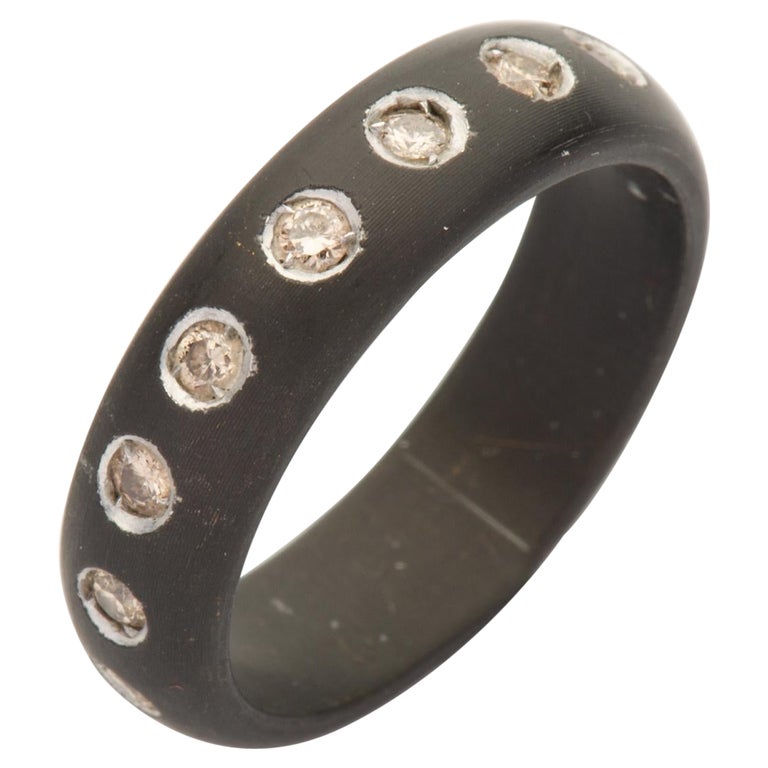 Modern Black Ring with Glitters For Sale at 1stDibs