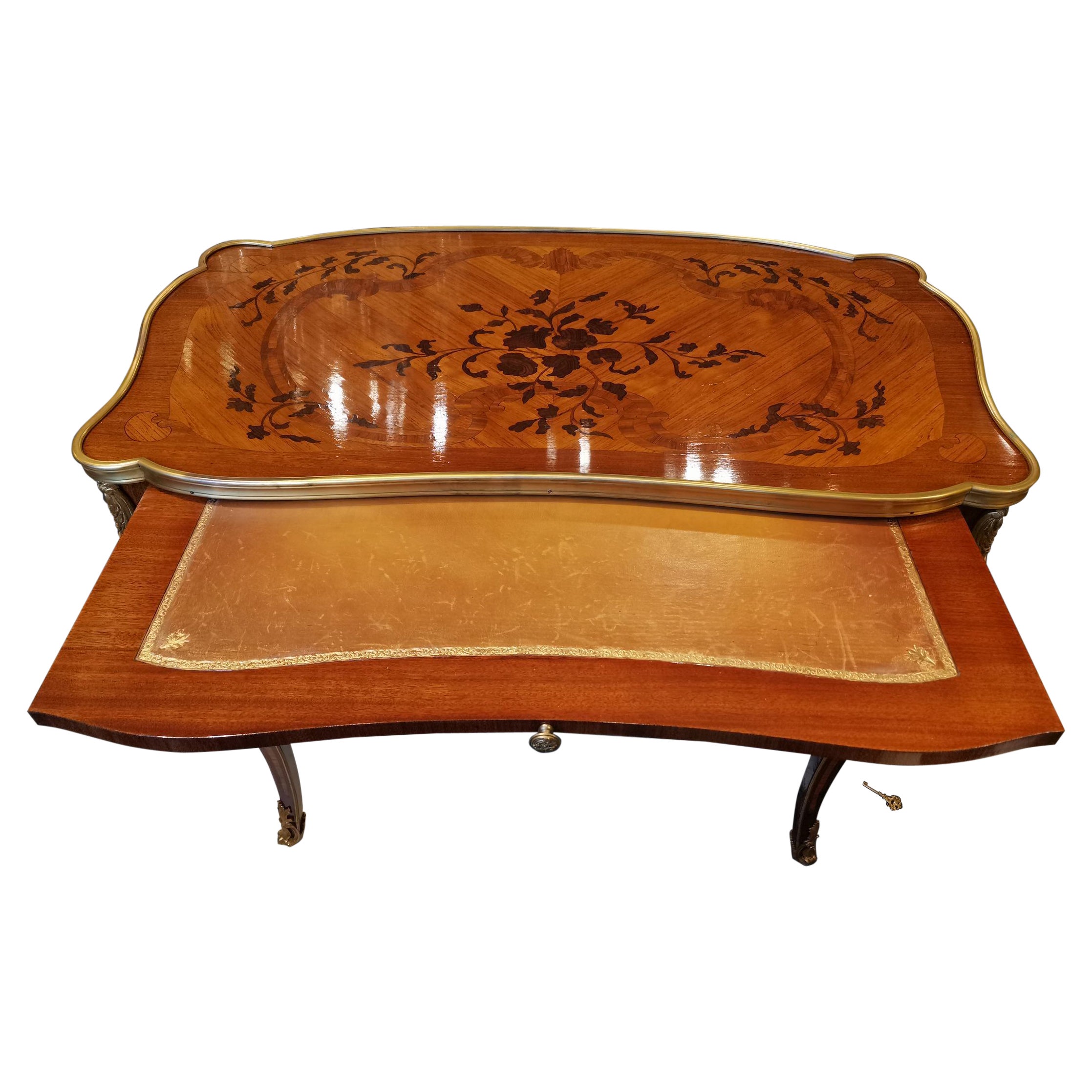 Importante table à écrire Louis XV du 19ème siècle en vente