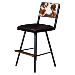 Fauteuil de bar pivotant Shaker, par Ambrozia, noyer, acier, cuir de vache et marron