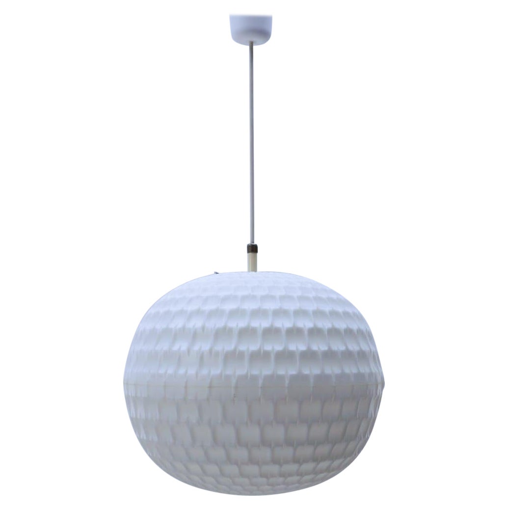 Lampe à suspension en acrylique blanc avec boule de golf par Aloys F. Gangkofner, Erco Leuchten, années 1960