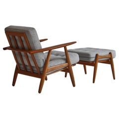 Hans J. Wegner Set of Lounge Chair Model GE-240 & Ottoman in Oak and Teak, 1950s