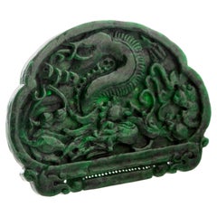 Statue de dragon d'art asiatique sculptée en jade omphacite et jadéite naturelle, avec pendentif