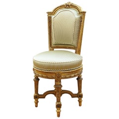 Chaise de boudoir de style Marie-Antoinette en bois doré