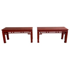 Paar chinesische rote lackierte niedrige Tische/Beine